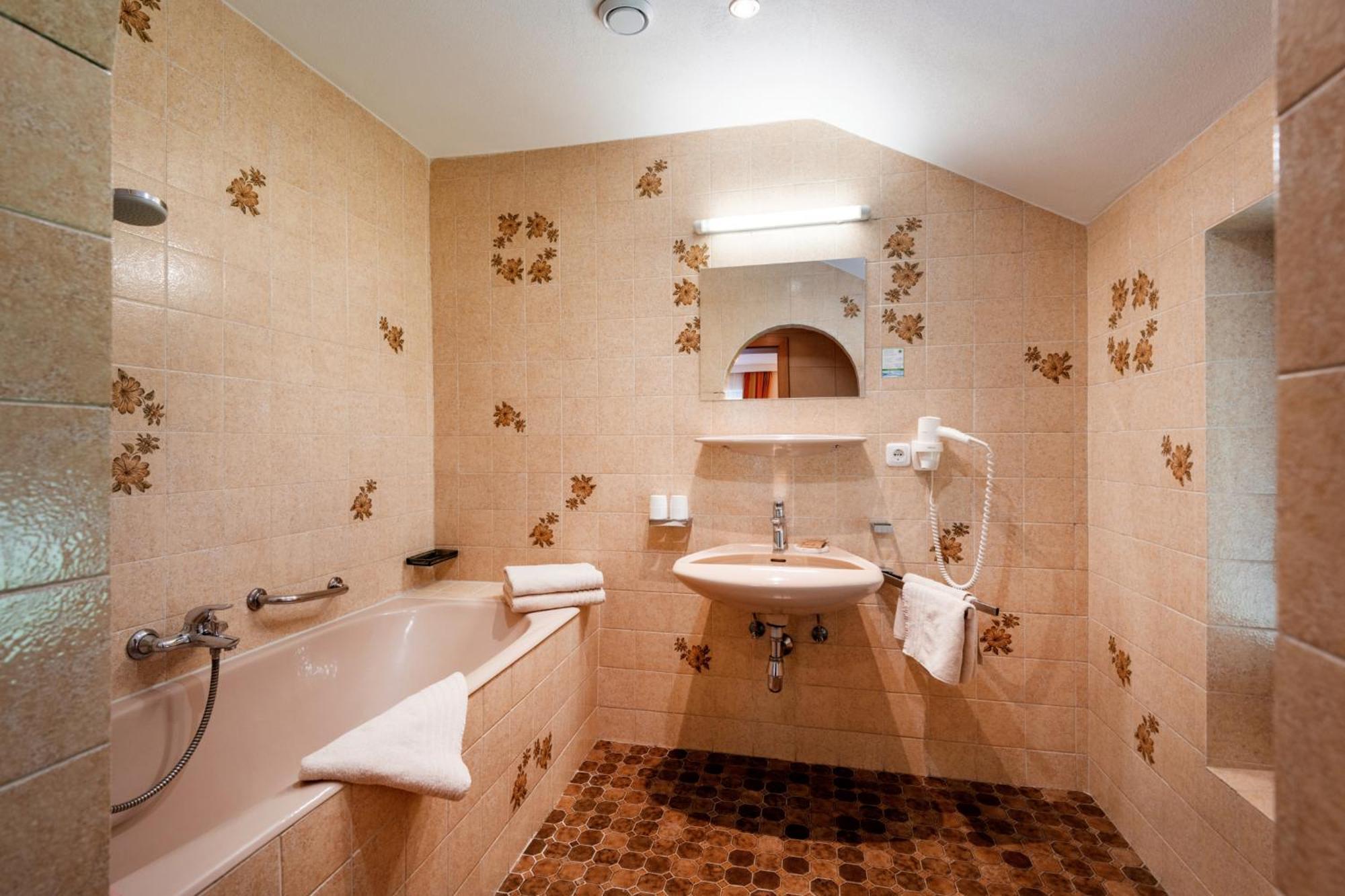 Hotel Garni Birkenhof Mayrhofen Ngoại thất bức ảnh